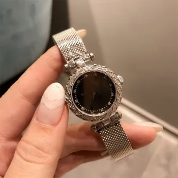 Високо качество дамски часовници на G-10 с кръгли бриллиантовыми листенца корпус от прецизен стомана, прости и ограничени, показващи очарователен характер.
